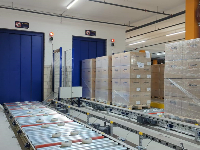 https://www.masora.ch/media/pages/news/c59871ba69-1710401697/palettenlift-holenstein.jpg